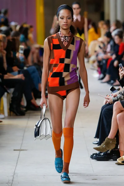 Look 13